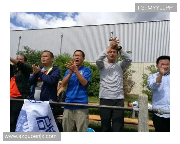 成都足球队团队协作引发热议球迷对战术配合与球员表现展开激烈讨论